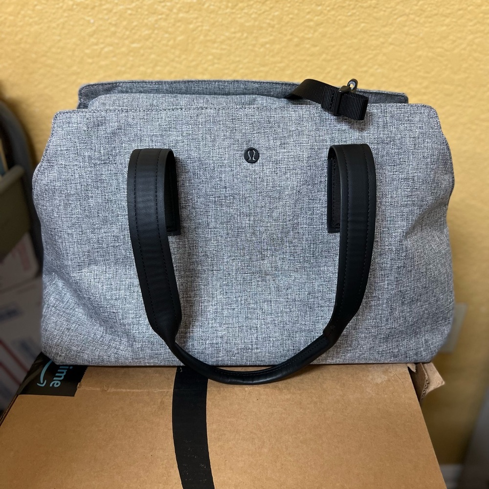 Brand new Lululemon Fast Track Duffel Bag *19L Black